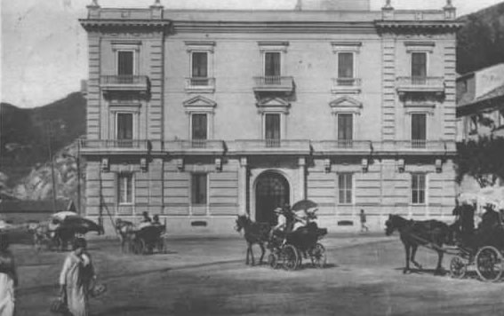 Piazza XX settembre Palazzo Centola1920